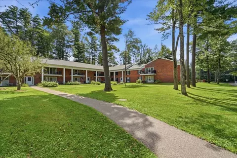 100 Kennedy Dr #27, South Burlington, VT 05403