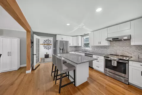 Kitchen - 13 Helen Dr, Hooksett, NH 03106 photo 4 of 6