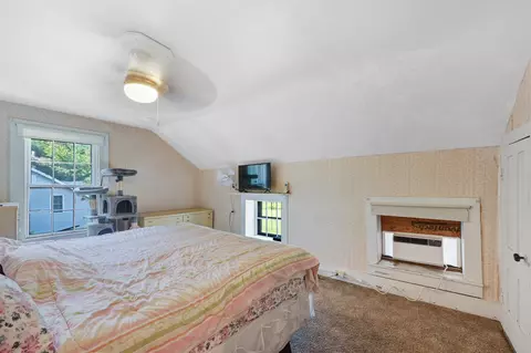Bedroom - 31-33 Gorham Bridge Rd, Proctor, VT 05765 photo 4 of 6