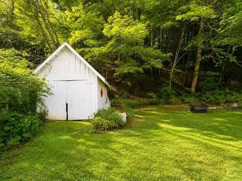 Exterior - 311 Dover Rd, Newfane, VT 05351 photo 6 of 8