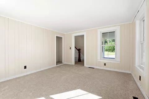 Living - 70 Depot Rd, Epping, NH 03042 photo 2 of 4