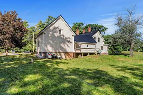 Exterior - 70 Depot Rd, Epping, NH 03042 photo 5 of 8