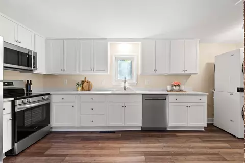 Kitchen - 70 Depot Rd, Epping, NH 03042 photo 1 of 2