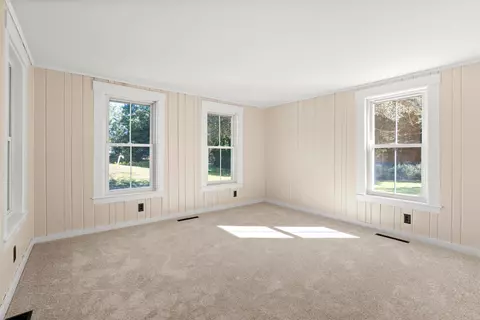 Bedroom - 70 Depot Rd, Epping, NH 03042 photo 2 of 9