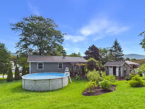 4 Newport Dr, Rutland, VT 05701