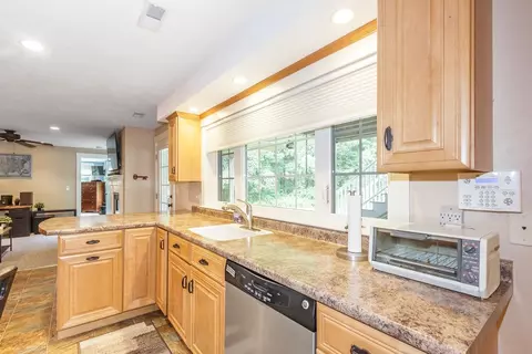 Kitchen - 6 Rosewood St, Windham, NH 03087 photo 7 of 8