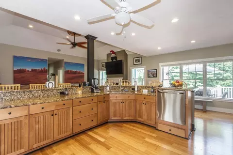 Kitchen - 6 Rosewood St, Windham, NH 03087 photo 3 of 8