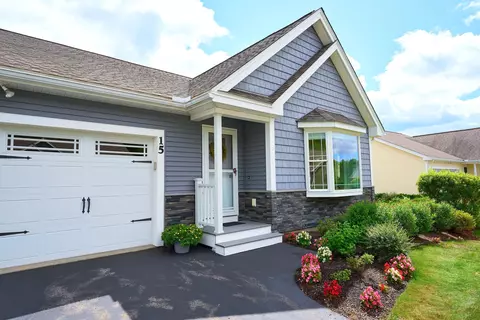 15 Monarch Way, Kingston, NH 03848