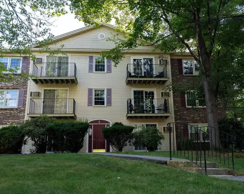 6 Autumn Leaf Dr #18, Nashua, NH 03060