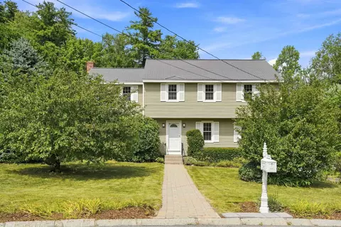 36 Hampton Dr, Nashua, NH 03063