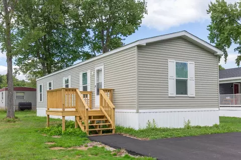 16 S Emperor Dr, Concord, NH 03303
