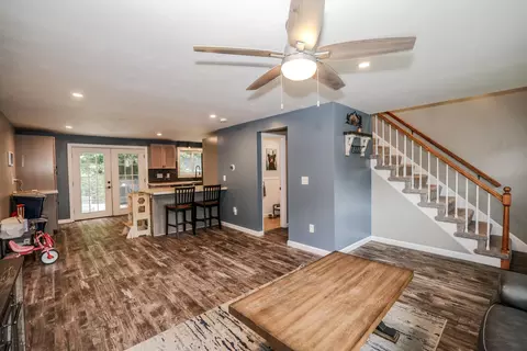Entry Way - 49 Dale Rd # A, Hooksett, NH 03106 photo 1 of 3