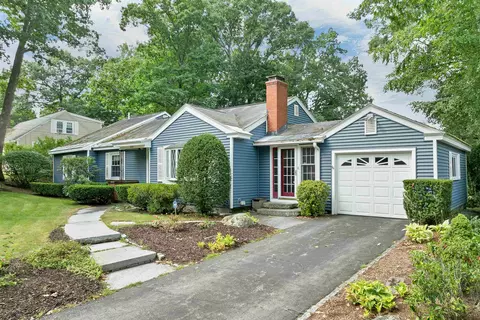 284 Hawthorne St, Manchester, NH 03104