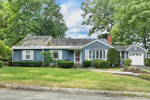 284 Hawthorne St, Manchester, NH 03104