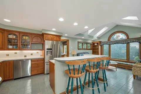 284 Hawthorne St, Manchester, NH 03104