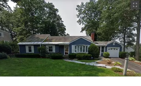 284 Hawthorne St, Manchester, NH 03104