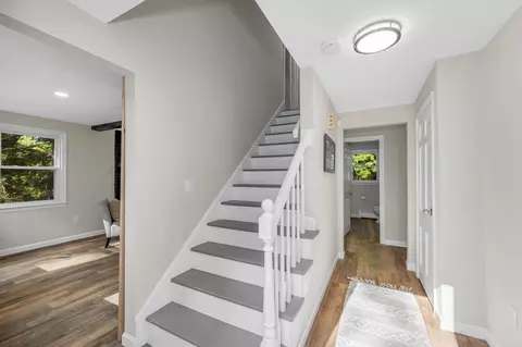 Entry Way - 172 Warner Hill Rd, Derry, NH 03038 photo 1 of 2