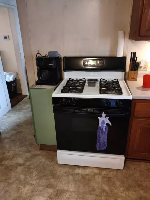 Kitchen - 227 Main St, Epping, NH 03042 photo 4 of 6