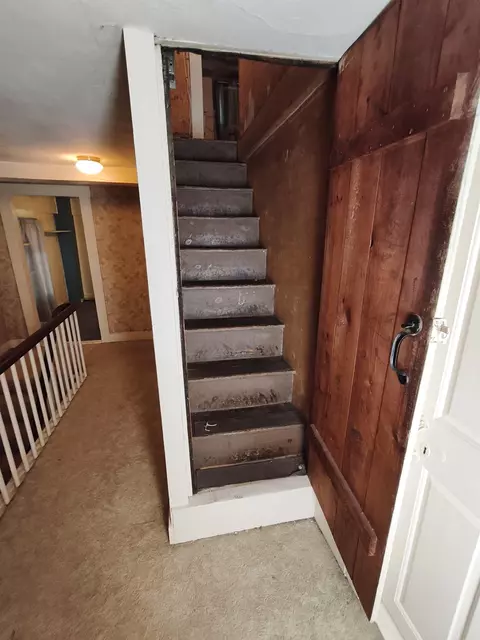 Entry Way - 227 Main St, Epping, NH 03042 photo 4 of 4