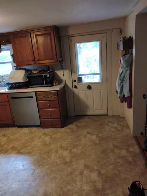 Entry Way - 227 Main St, Epping, NH 03042 photo 1 of 4