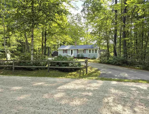 310 Robinhood Rd, Wakefield, NH 03830
