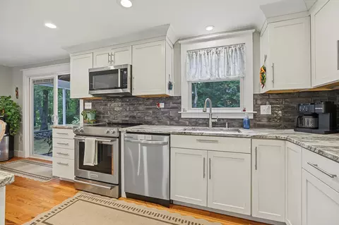 Kitchen - 16 Sunset Dr, Atkinson, NH 03811 photo 2 of 7