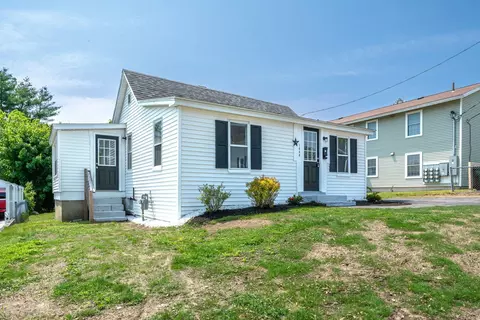 1043 Somerville St, Manchester, NH 03103