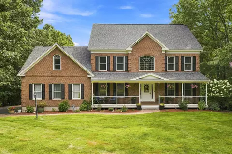 17 Mcafee Farm Rd, Bedford, NH 03110