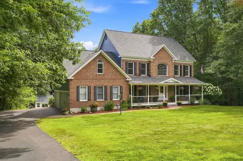 17 Mcafee Farm Rd, Bedford, NH 03110