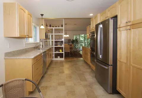 Kitchen - 37 Honeysuckle Ln, Williston, VT 05495 photo 2 of 3