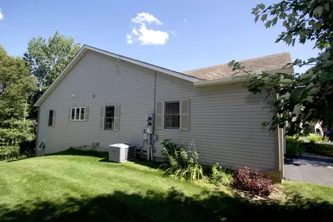 Exterior - 37 Honeysuckle Ln, Williston, VT 05495 photo 6 of 7