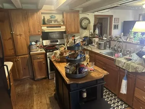 Kitchen - 50 Deep Meadow Ln, Exeter, NH 03833 photo 4 of 4