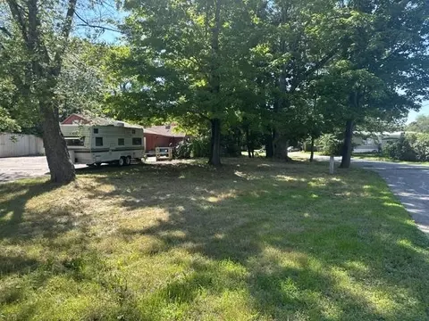 Exterior - 50 Deep Meadow Ln, Exeter, NH 03833 photo 6 of 9
