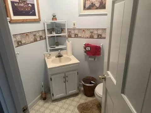 Bath - 50 Deep Meadow Ln, Exeter, NH 03833 photo 2 of 4