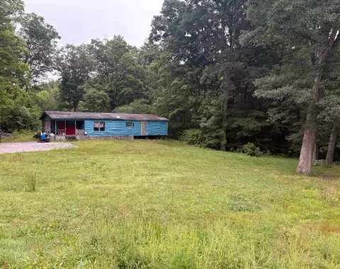 357 Ashuolet Main St, Ashuelot, NH 03441
