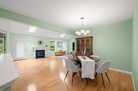 Dining - 1465 Hooksett Rd #464, Hooksett, NH 03106 photo 1 of 3