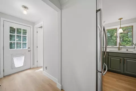 Entry Way - 7 Twin St, Windham, NH 03087 photo 2 of 7
