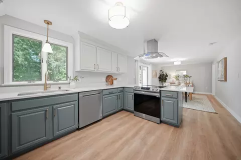 Kitchen - 7 Twin St, Windham, NH 03087 photo 1 of 5