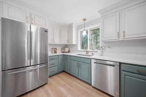 Kitchen - 7 Twin St, Windham, NH 03087 photo 2 of 5