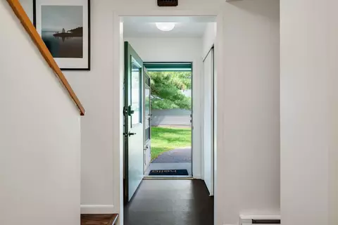 Entry Way - 7 Hideaway Ln, Williston, VT 05495 photo 3 of 5