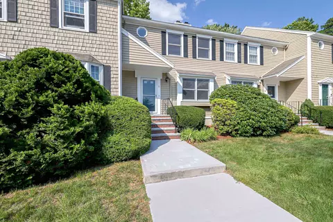 8 Stillwater Dr, Nashua, NH 03062