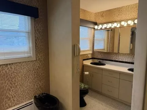 Bath - 124 Mill Rd, Hampton, NH 03842 photo 1 of 1