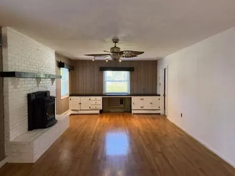 Living - 124 Mill Rd, Hampton, NH 03842 photo 5 of 8