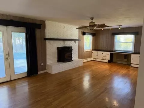 Living - 124 Mill Rd, Hampton, NH 03842 photo 4 of 8