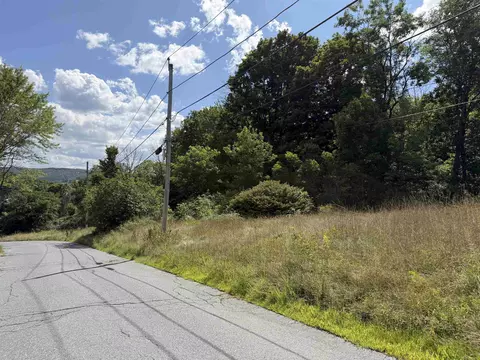 8 Dartmouth Ave, Lebanon, NH 03766