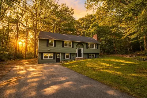 16 Mcgettigan Rd, Milford, NH 03055