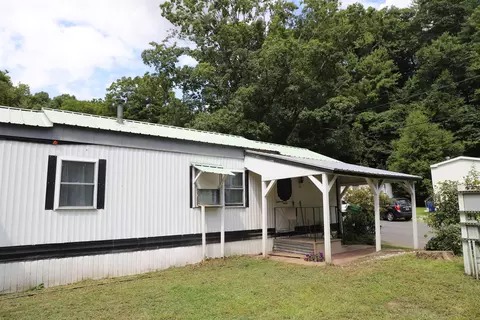 11 Crescent Dr, Brattleboro, VT 05301