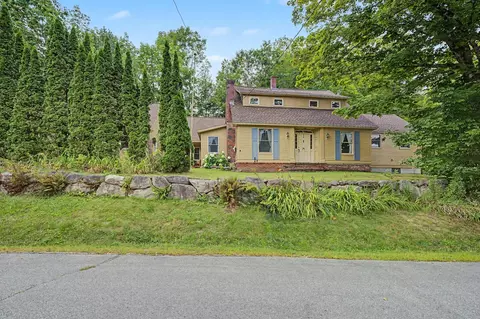 52 Chase St, Sunapee, NH 03782