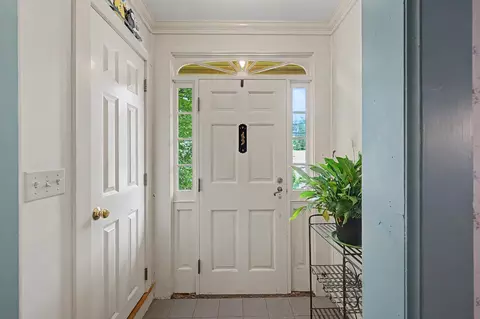 Entry Way - 52 Chase St, Sunapee, NH 03782 photo 1 of 7