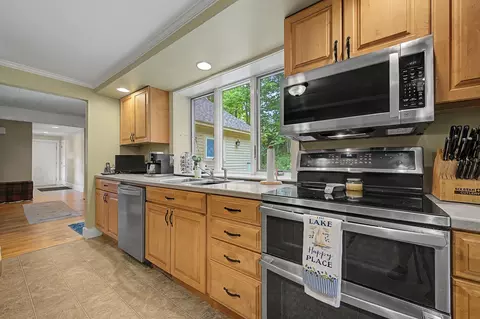 Kitchen - 52 Chase St, Sunapee, NH 03782 photo 5 of 5